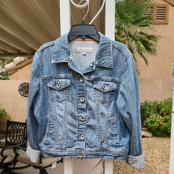 Merona Blue Jean Jacket Timeless Denim Design Womens Medium - Picture 1 of 6